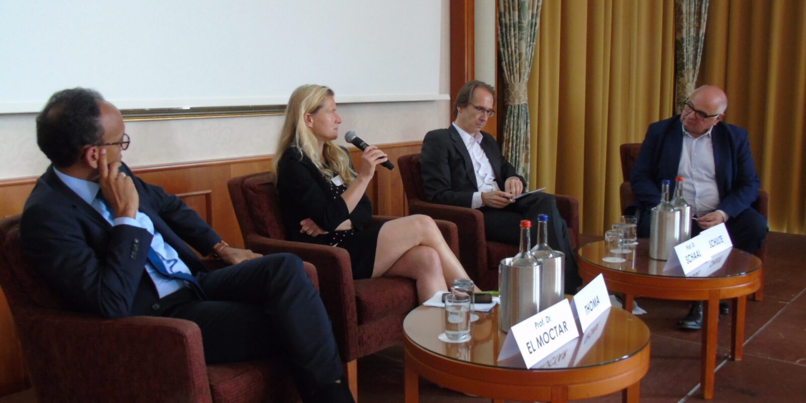 Im Diskurs: Prof. Dr. Bettar O. el Moctar, Doreen Thoma, Prof. Dr. Gary S. Schaal und Heinz Schulte.