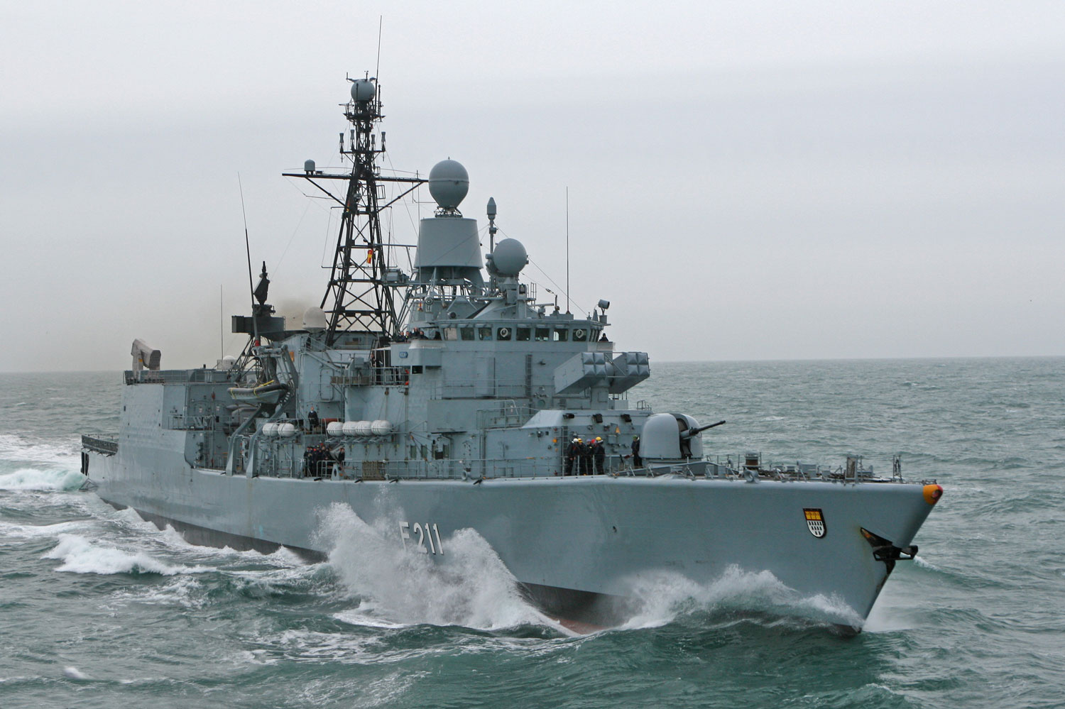 Fregatte KÖLN beim RAS-Anlauf (Replenishment at Sea) im Januar 2008