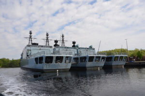 Fregatten KÖLN, RHEINLAND-PFALZ und EMDEN als Auflieger (von links nach rechts)