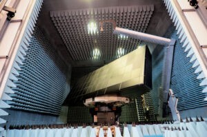 Prototyp des neuen SMART-L Radars im Labortest)