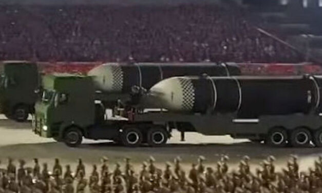 NORDKOREA: Militärparade in Pjöngjang