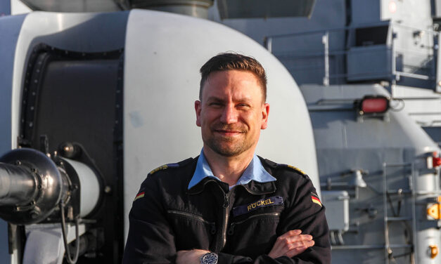 Kommandowechsel auf der Fregatte Lübeck