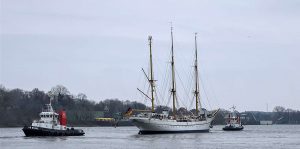 The Gorch Fock is finally afloat again