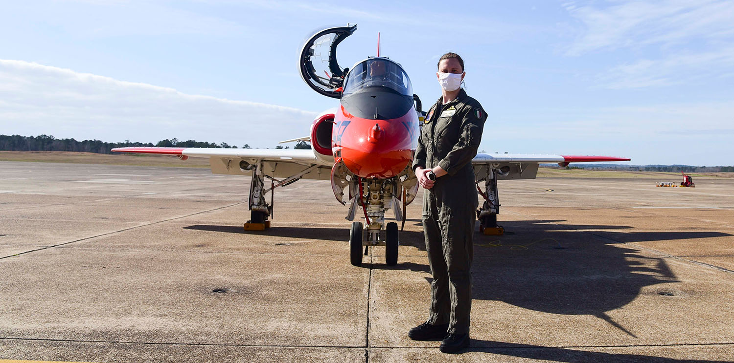 Italian pilot Erika Raballo in front of her T-45C Goshawk