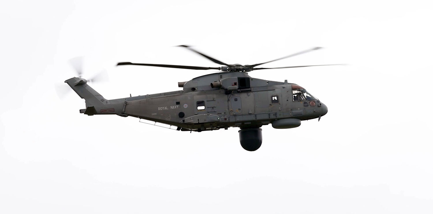 Der Radardom wird für den Einsatz nach unten geklappt