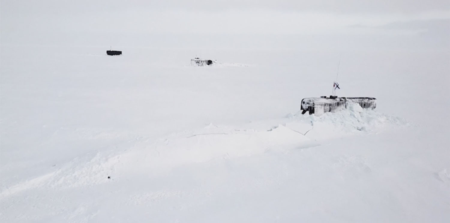 Drei russische U-Boote in wenigen Metern Abstand