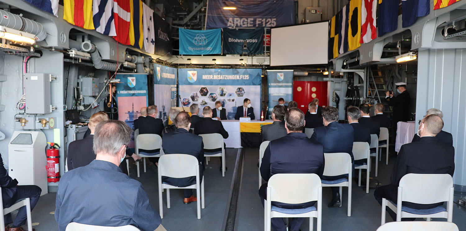 Übergabezeremonie im kleinsten Kreis