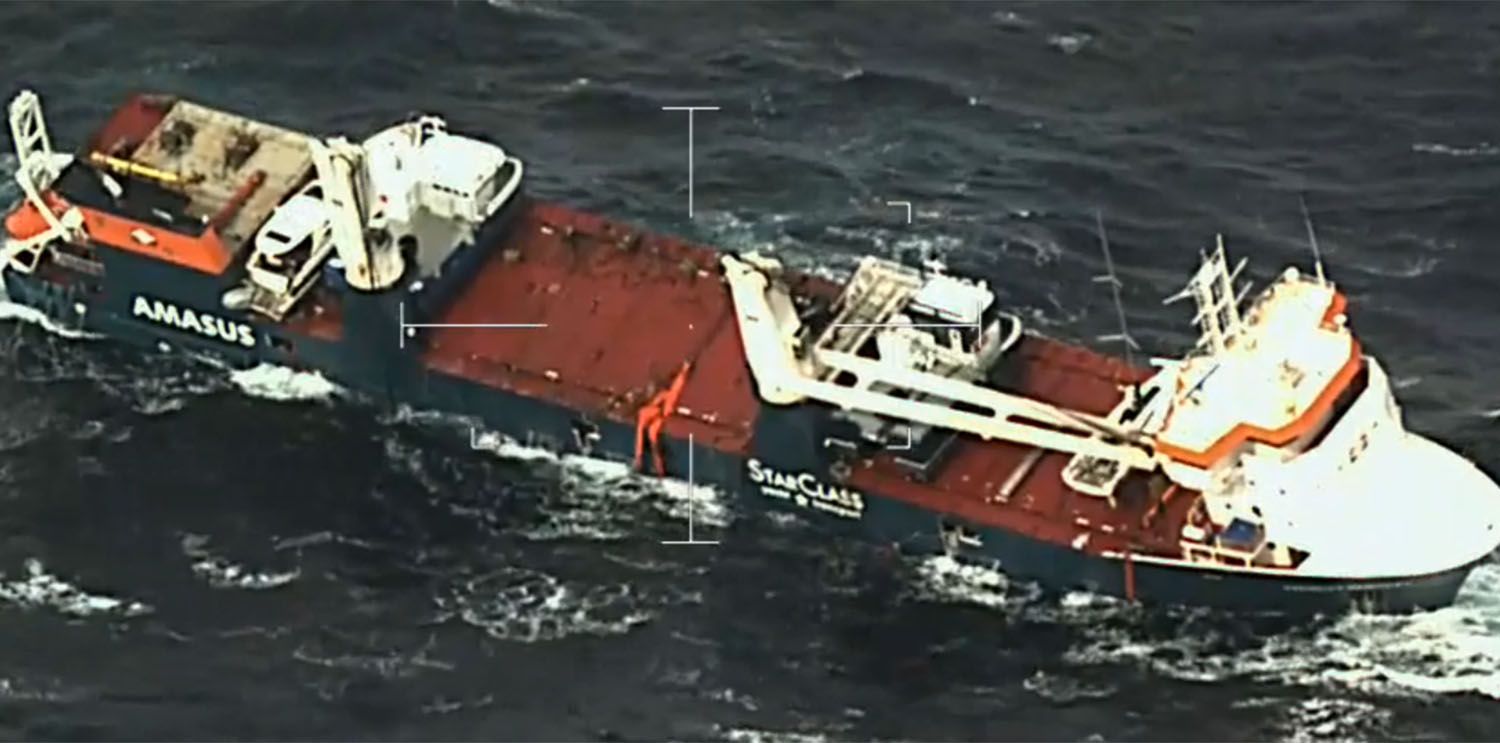 Mittlerweile ist ein Arbeitsboot über Bord gegangen