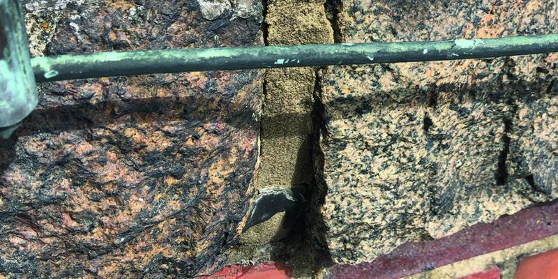 Frostschäden an der Außenmauer des Laboer Ehrenmal