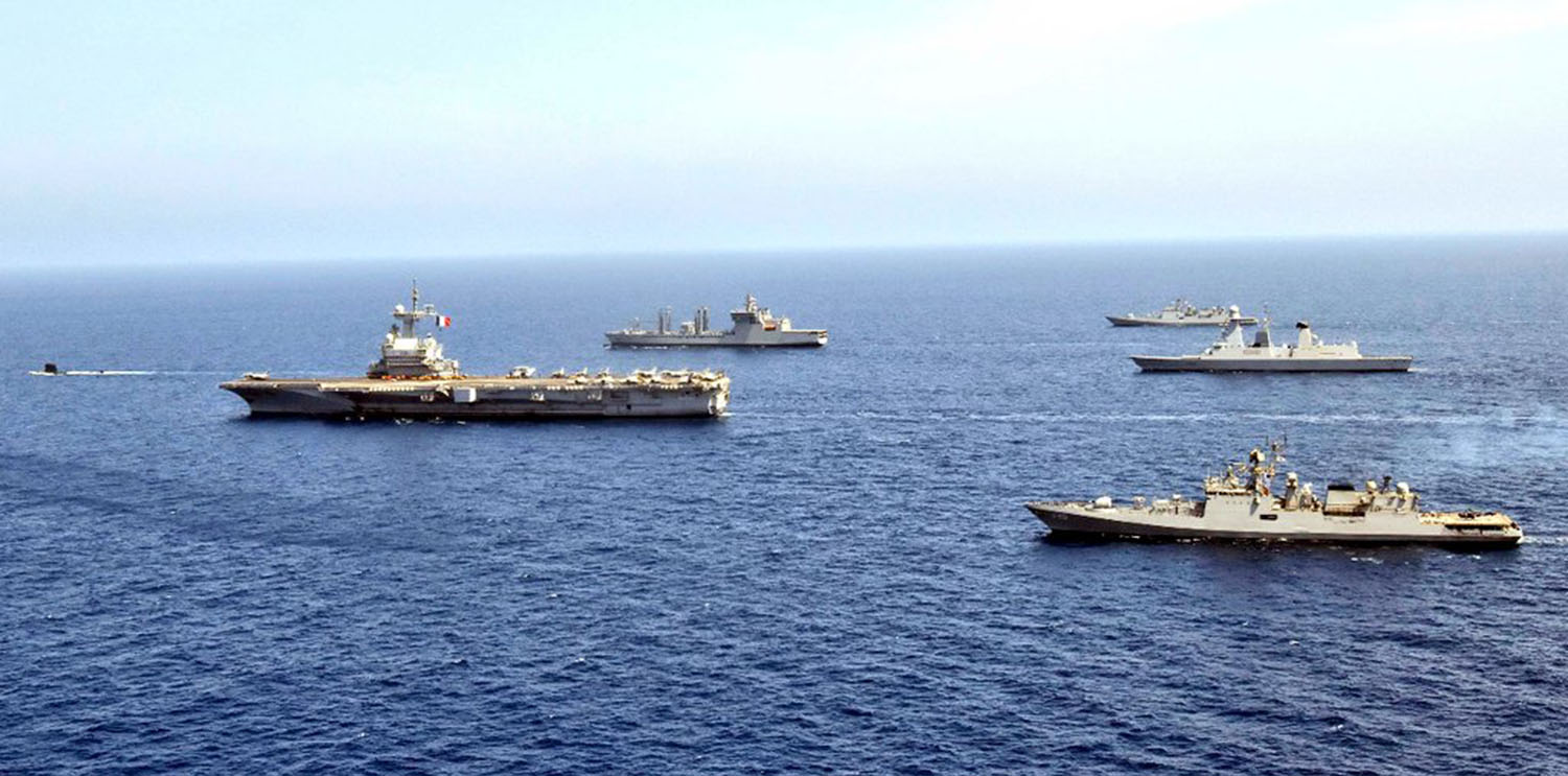 Französische Carrier Strike Group um die Charles de Gaulle