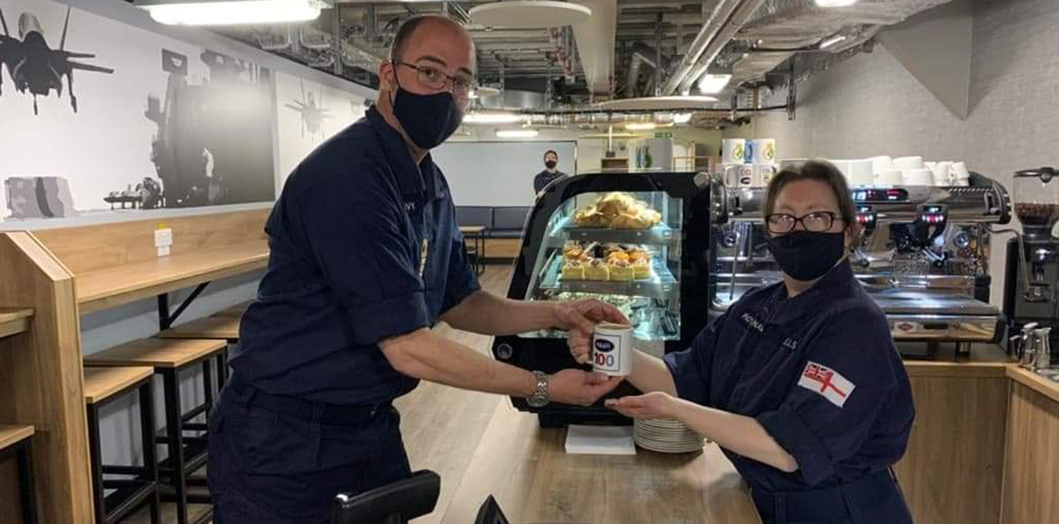 Captain Essenhigh (l.) gets what he needs