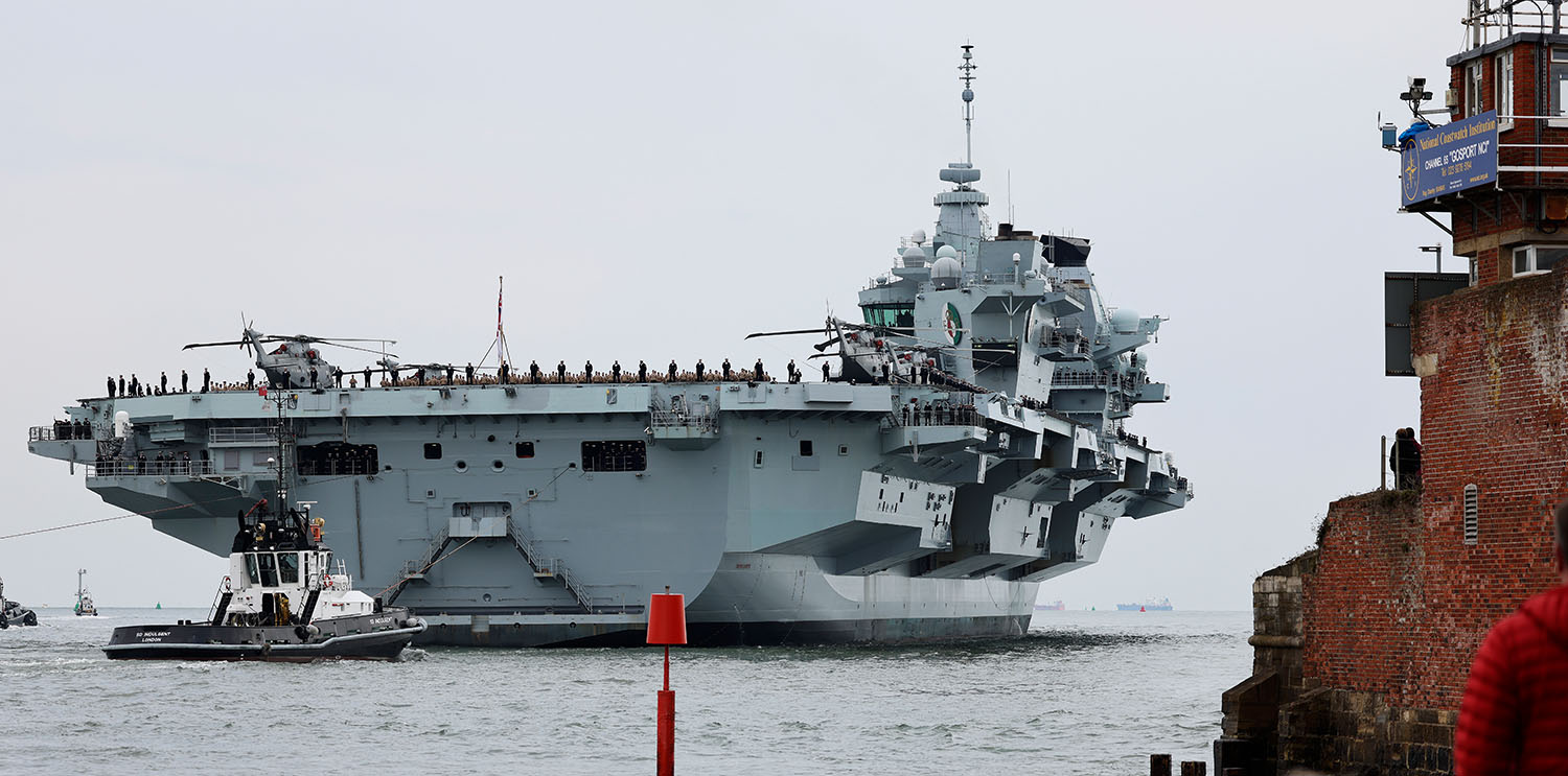 Auslaufen der Queen Elizabeth in Portsmouth