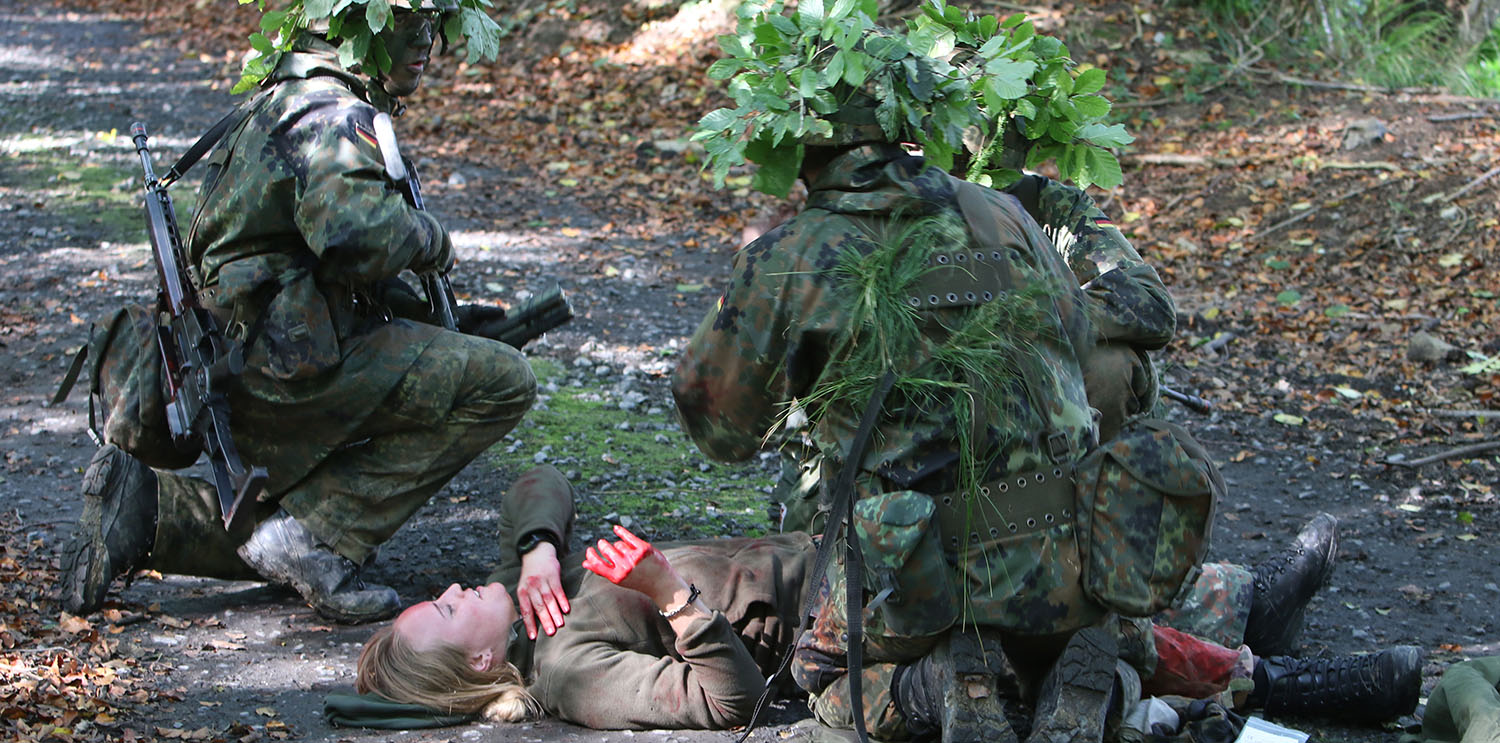 Santiätsausbildung im Gelände