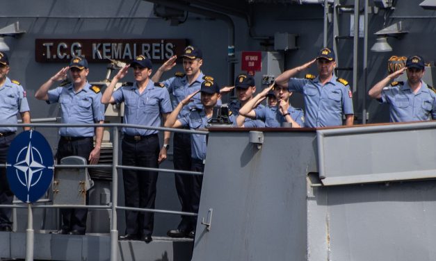 TCG Kemalreis verläßt SNMG 2