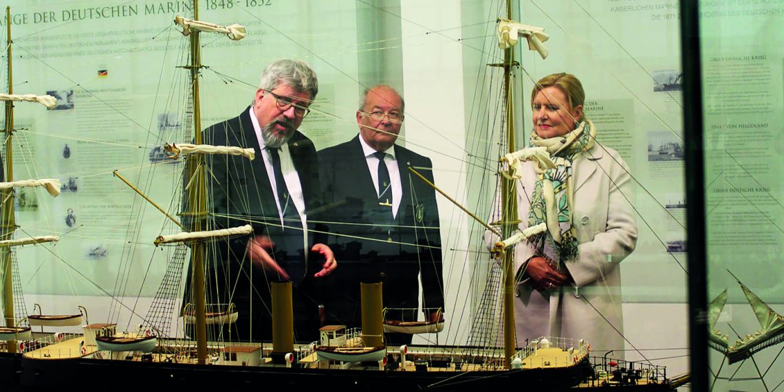 Gespräch in der Historischen Halle des MEM