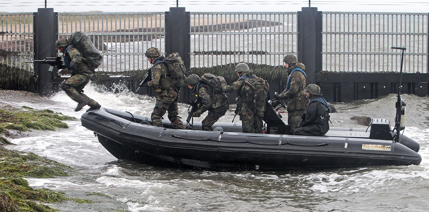 Anlanden von Soldaten der Küsteneinsatzkompanie