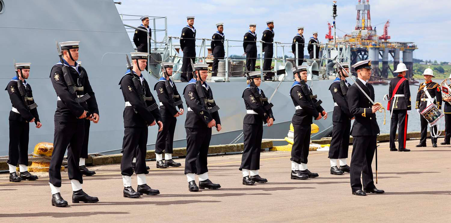 Line-up in front of the HMS Spey