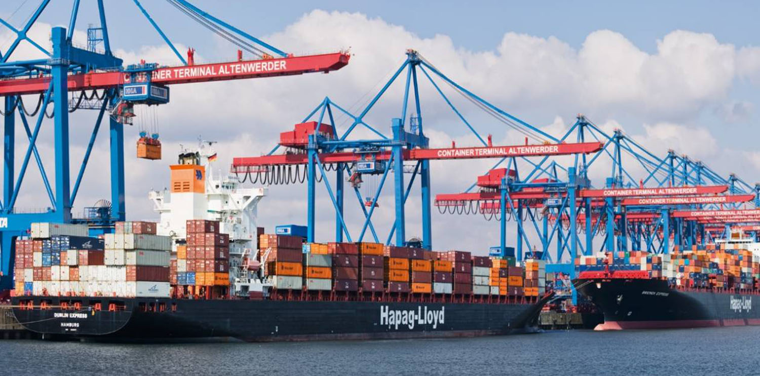 Schiffe von Hapag-Lloyd im Hamburger Hafen