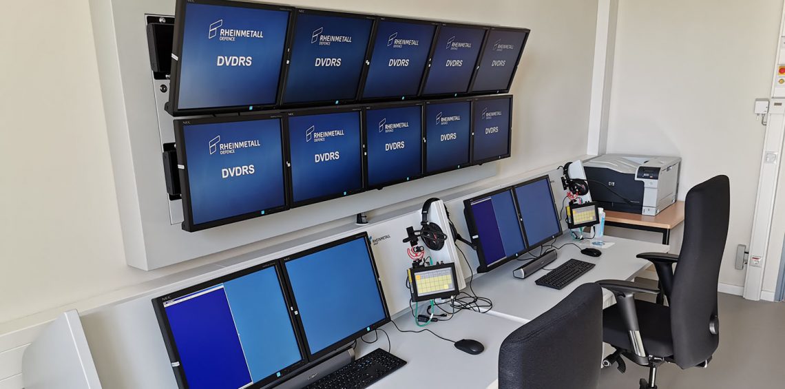 Dank der vielen Monitore haben die Instruktoren alles im Blick