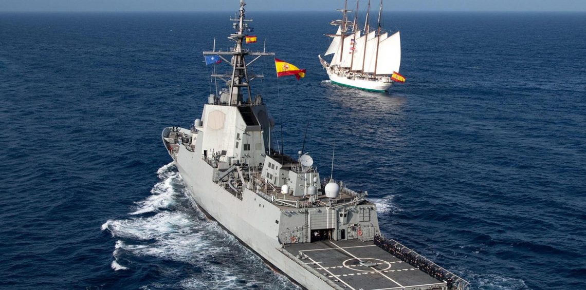 Fregatte Mendes Nunez und Schulschiff Juan Sebastian de Elcano