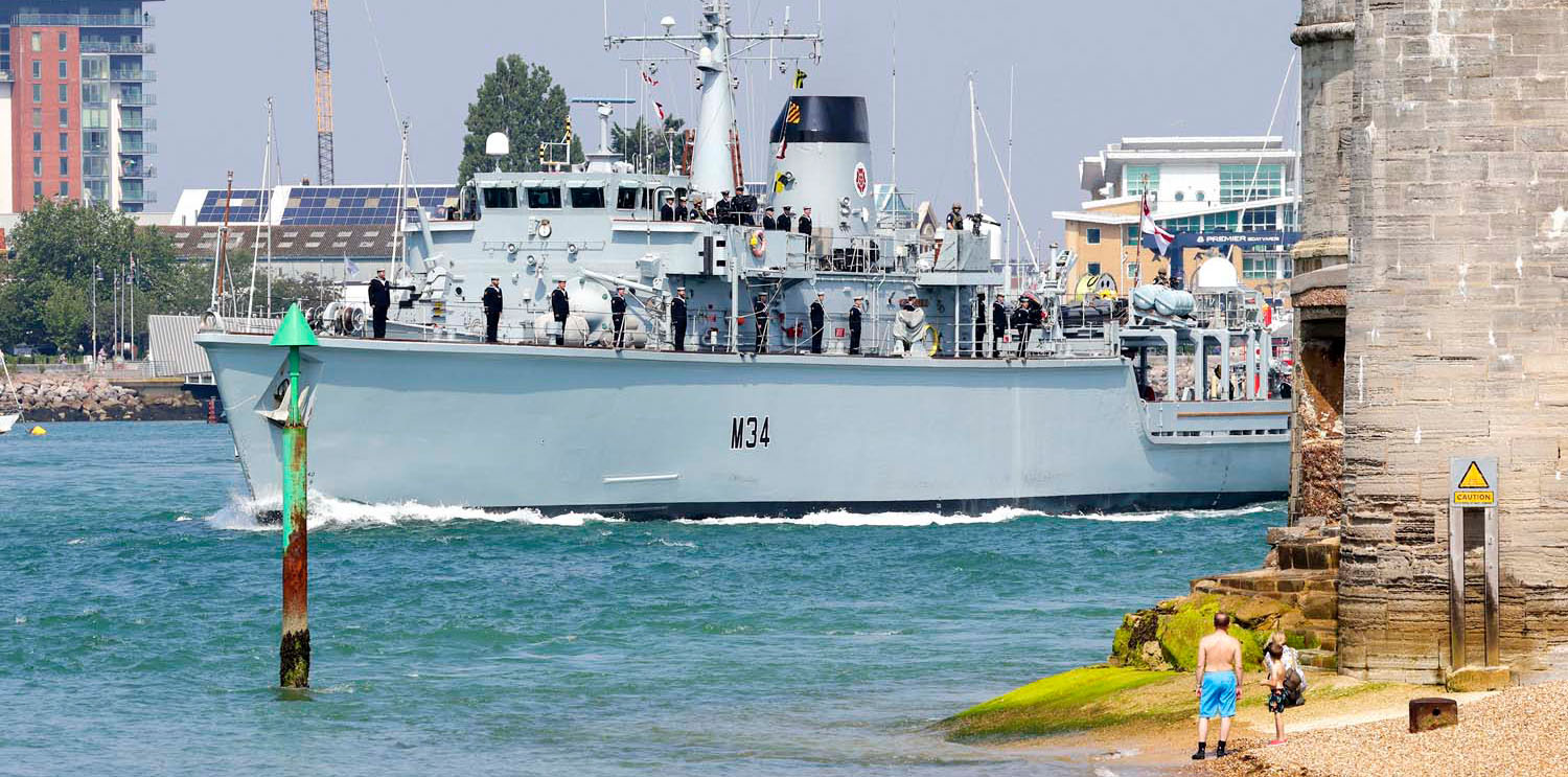 HMS Middleton verlässt Portsmouth