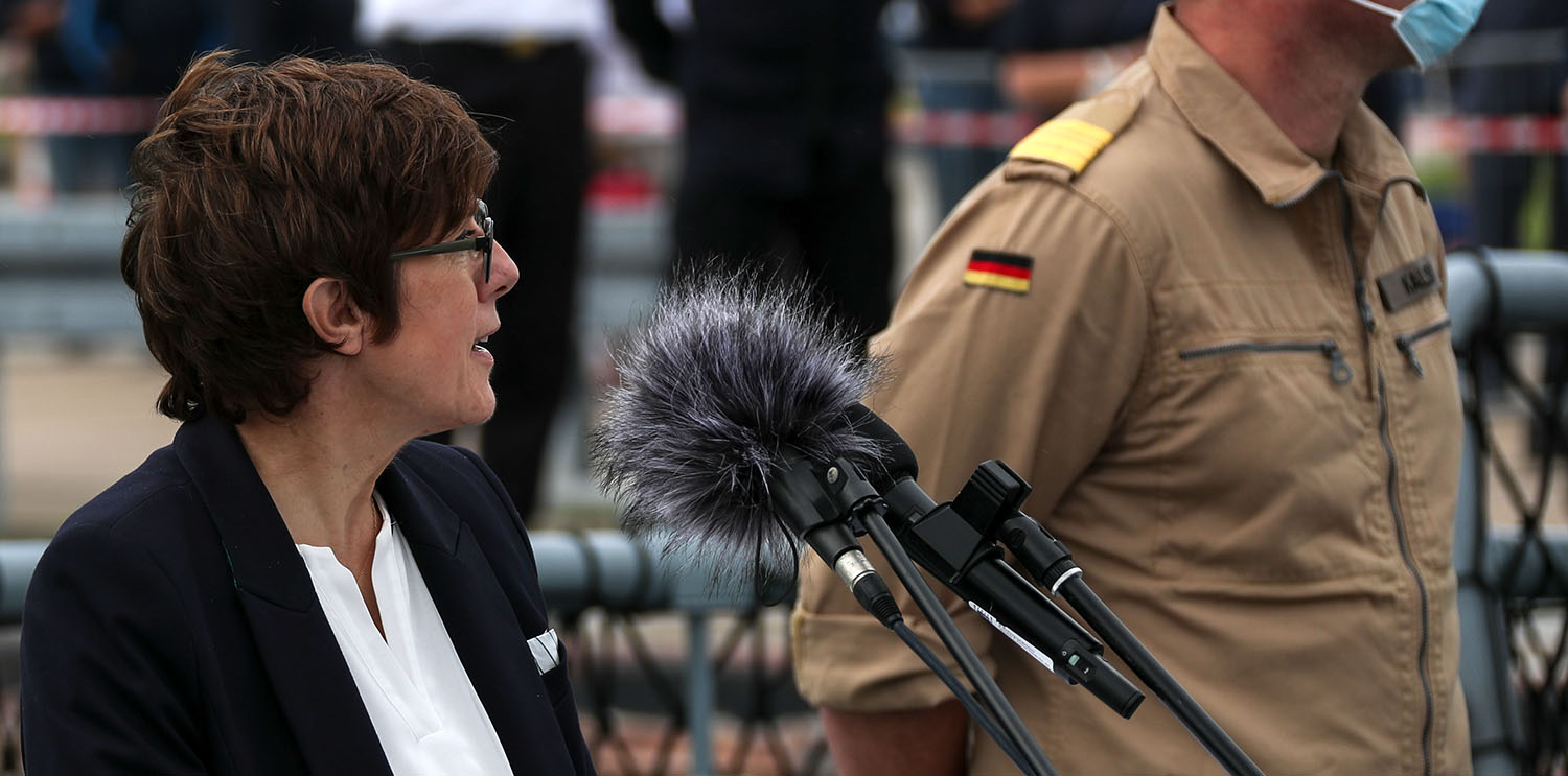 Verteidigungsministerin Kramp-Karrenbauer verabschiedet die Bayern