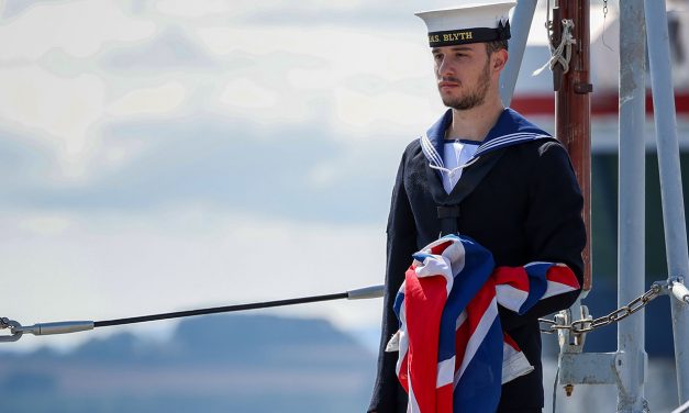 Doppelter Abschied mit Schiffsglocke