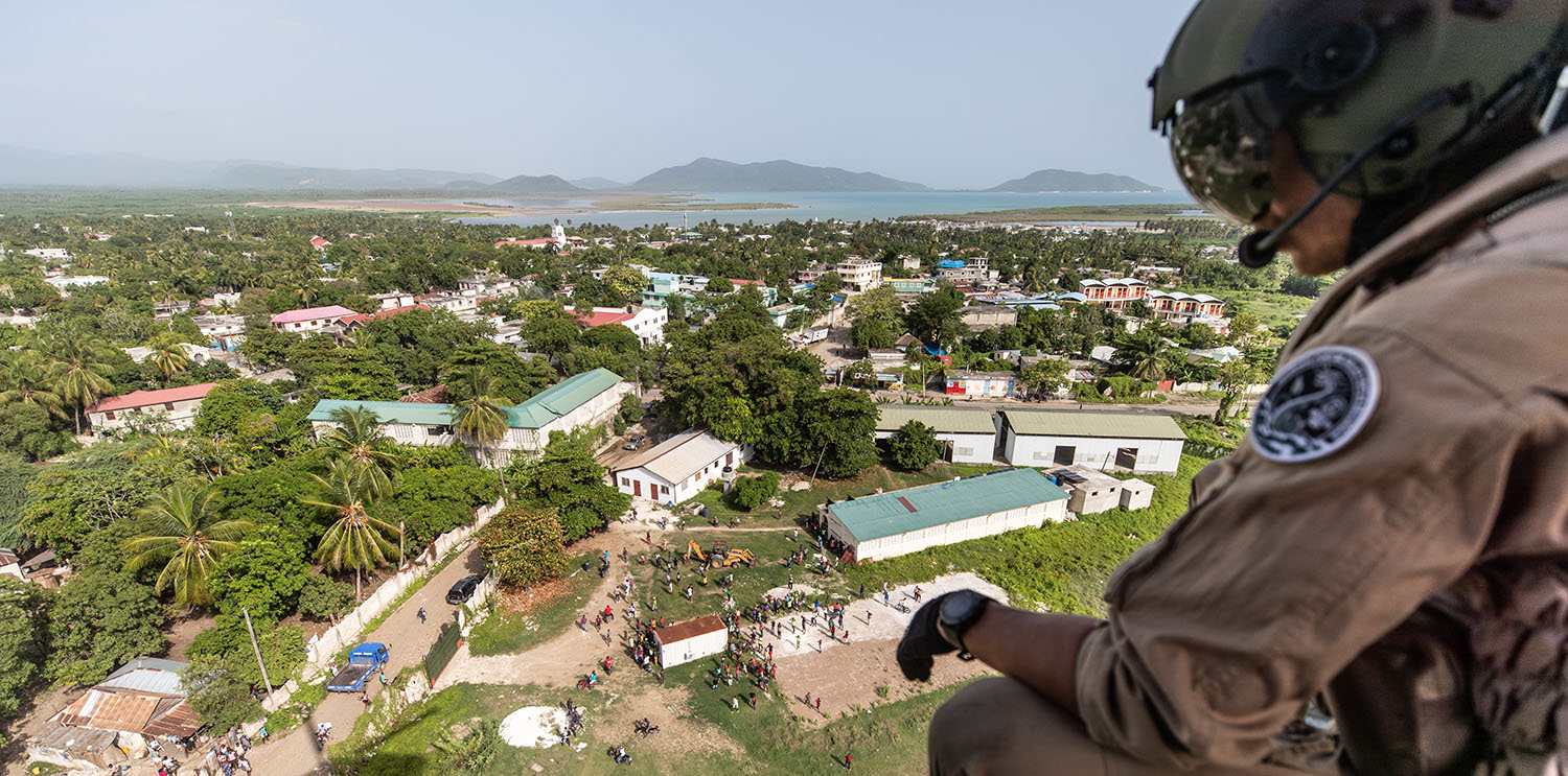 Flug über die betroffenen Gebiete Haitis