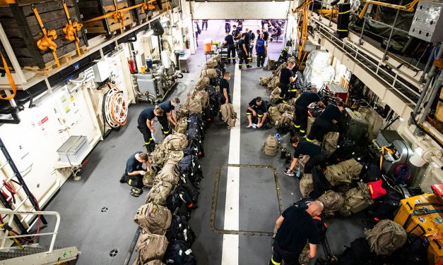 Niederländische Marine unterstützt Hilfe in Haiti