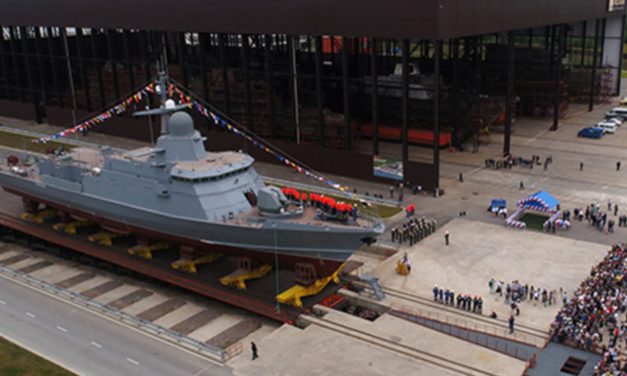 Karakurt-Korvette verschießt Marschflugkörper