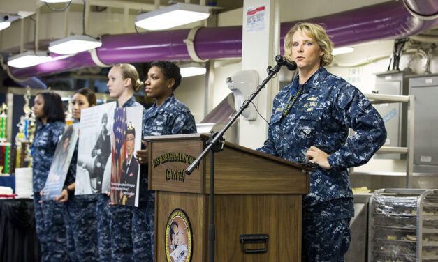Kommandantin ... eines Flugzeugträgers!