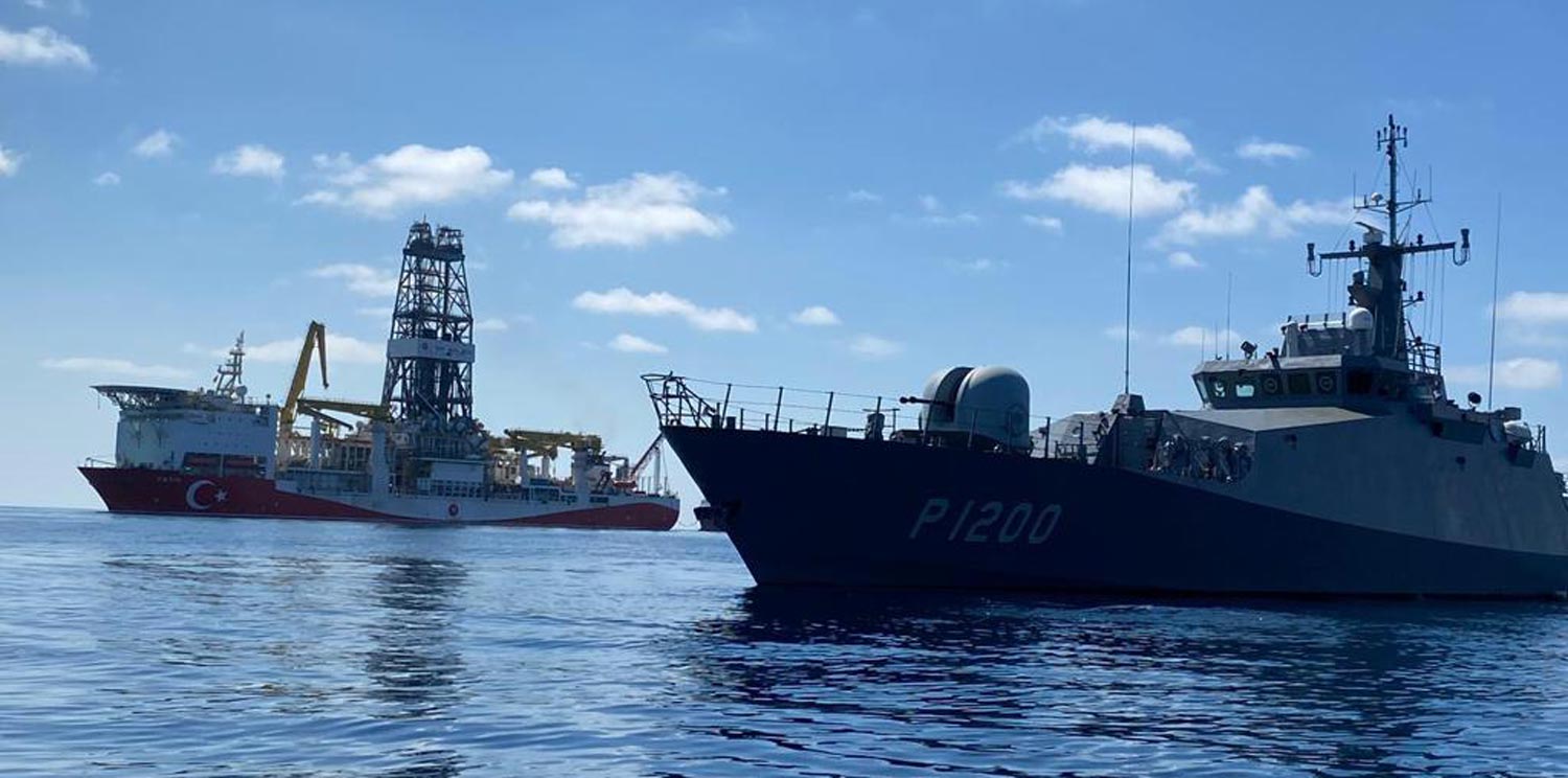 Bohrschiff Yavuz mit militärischer Begleitung (Bild: MOD Türkei)