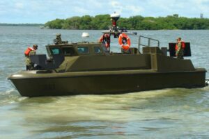 Flusskampfboot vom Typ LPR-40