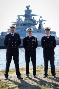 FKpt Tippner, S3 und stv. Kommandeur 1.KGschw, Cdr Chris MacDonald, FKpt Lübeck, Stützpunktkommandeur Warnemünde