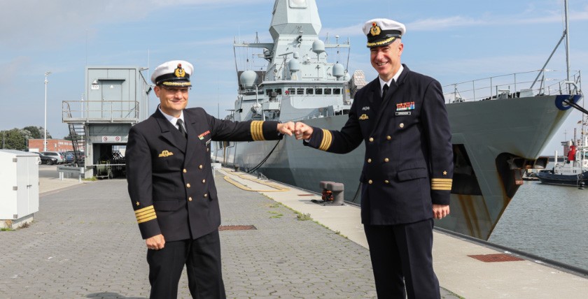 The commander of the 2nd Frigate Squadron, Captain Christian Scherrer (47) hands over command of the frigate "Hessen" to Frigate Captain Torben Jürgensen (45), Photo PIZ Marine, Leon Rodewald
