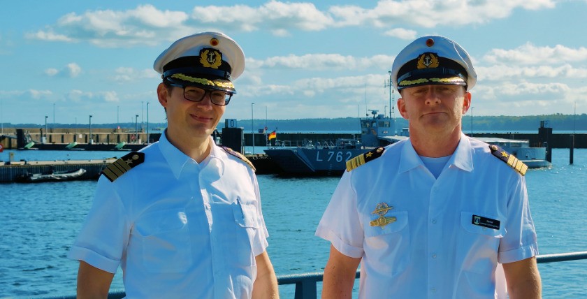 Frigate Captain Oliver Wellinger (39) hands over command of the Eckernförde naval base to Frigate Captain Olaf Oertel (41) ©Presse- und Informationszentrum Marine