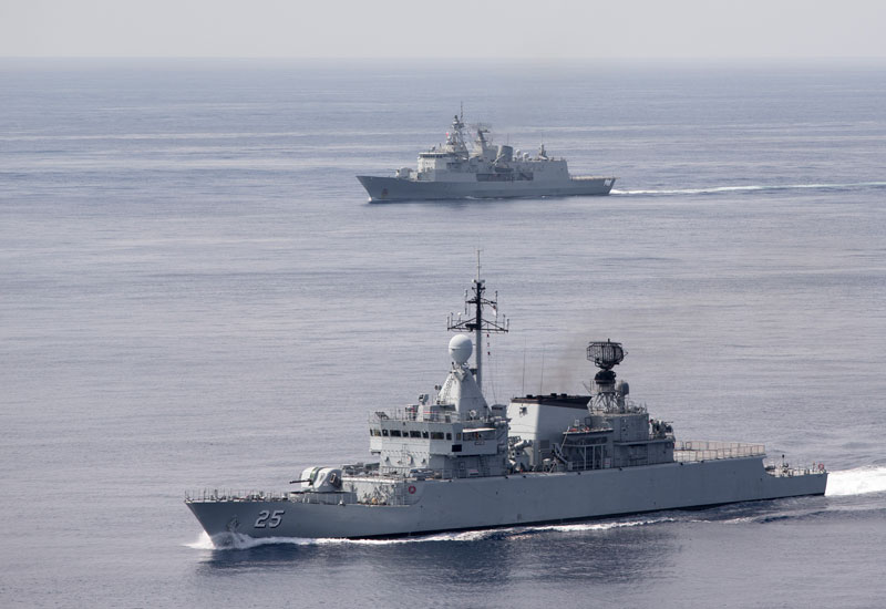 Im Vordergrund die Korvette Kasturi. Foto: RAN