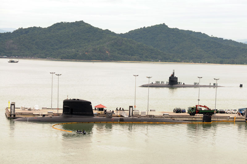 Die USS Jacksonville bei einem Besuch in Sepanggar, davor die KD Tunku Abdul Rahman. Foto: US Navy