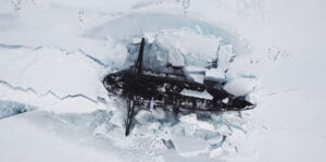Ein amerikanisches U-Boot durchbricht das Eis der Arktis. Foto: US Navy