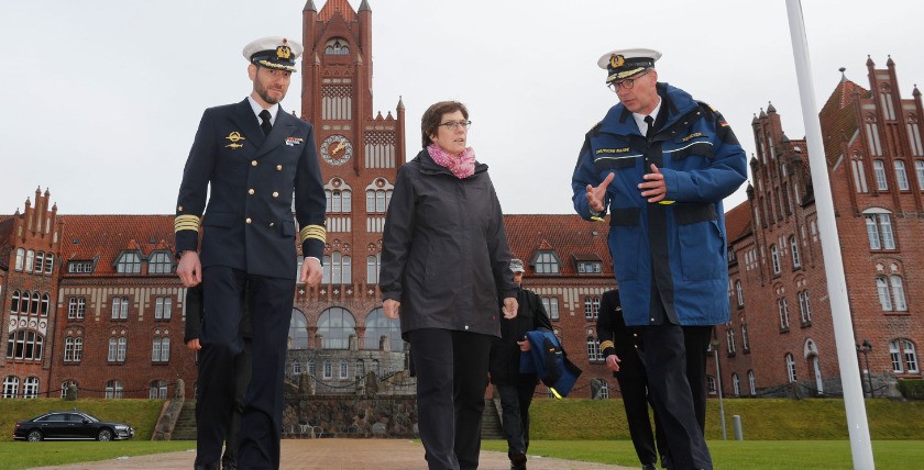 Federal Minister of Defence Annegret Kramp-Karrenbauer on a farewell tour at the Mürwik Naval Academy, Photos: Marcel Kröncke
