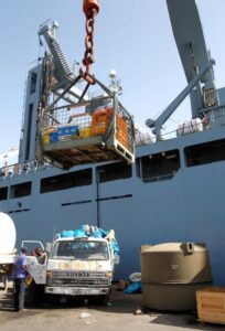 Grau gestrichen und zivil zugelassen: Bordkran eines EGV. Foto: Bw/Andrea Bienert