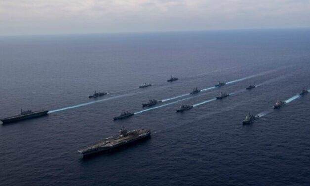 Deutsche Fregatte BAYERN bei japanischem Seemanöver