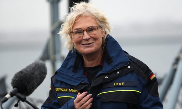 Neue Verteidigungsministerin zu Besuch bei der Marine