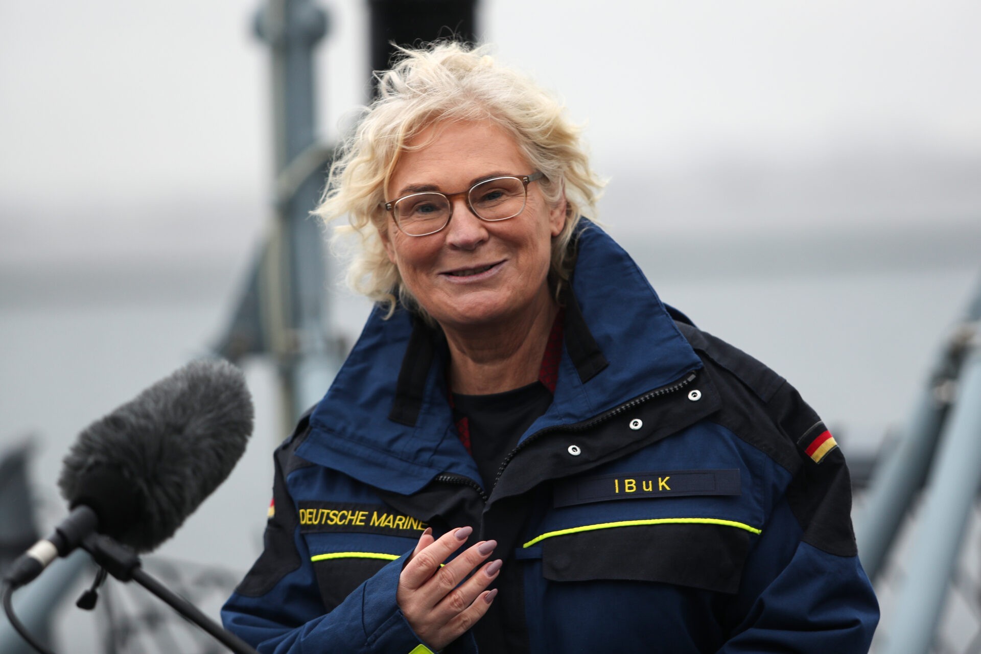 Antrittsbesuch der Verteidigungsministerin Christine Lambrecht, Korvette Oldenburg, Marinestützpunkt Warnemünde.