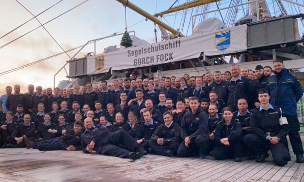 Gorch Fock vor Lissabon