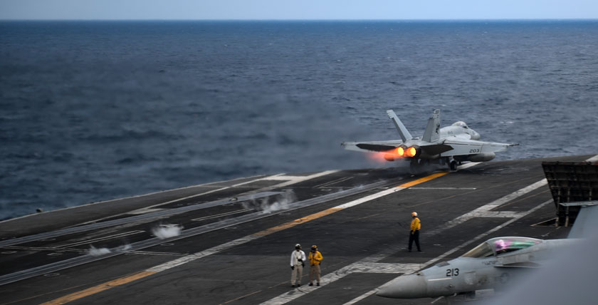 Eine F/A-18E Super Hornet, startet vom Flugdeck des Flugzeugträgers USS Carl Vinson (CVN-70). Foto: Megan Alexander/US Navy