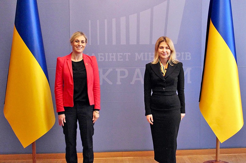 Die stellvertretende Premierministerin für europäische und euro-atlantische Integration der Ukraine Olha Stefanishyna mit der dänischen Verteidigungsministerin Trine Bramsen. Foto: Cabinet of Ministers of Ukraine