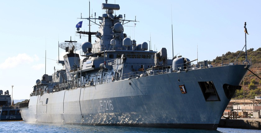 Die Fregatte F 216 Schleswig-Holstein liegt in Souda Bay vor Anker im Rahmen der Standing NATO Marime Group 2 (SNMG 2) auf Kreta/Griechenland, am 31.08.2021. Foto: Bundeswehr/Stefan Wendt/Tobias Wolf