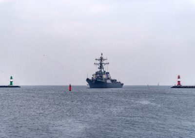 Zerstörer der Marine der Vereinigten Staaten "Donald Cook" (DDG - 75, Arleigh-Burke-Klasse) in Warnemünde, Foto: M Peich