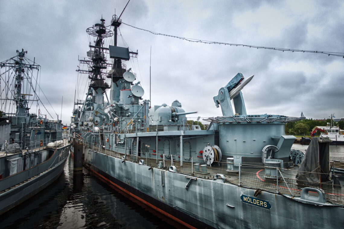 Minenjagdboot Weilheim und Zerstoerer Moelders als Exponate im Deutschen Marinemuseum Wilhelmshaven. Foto: DMM